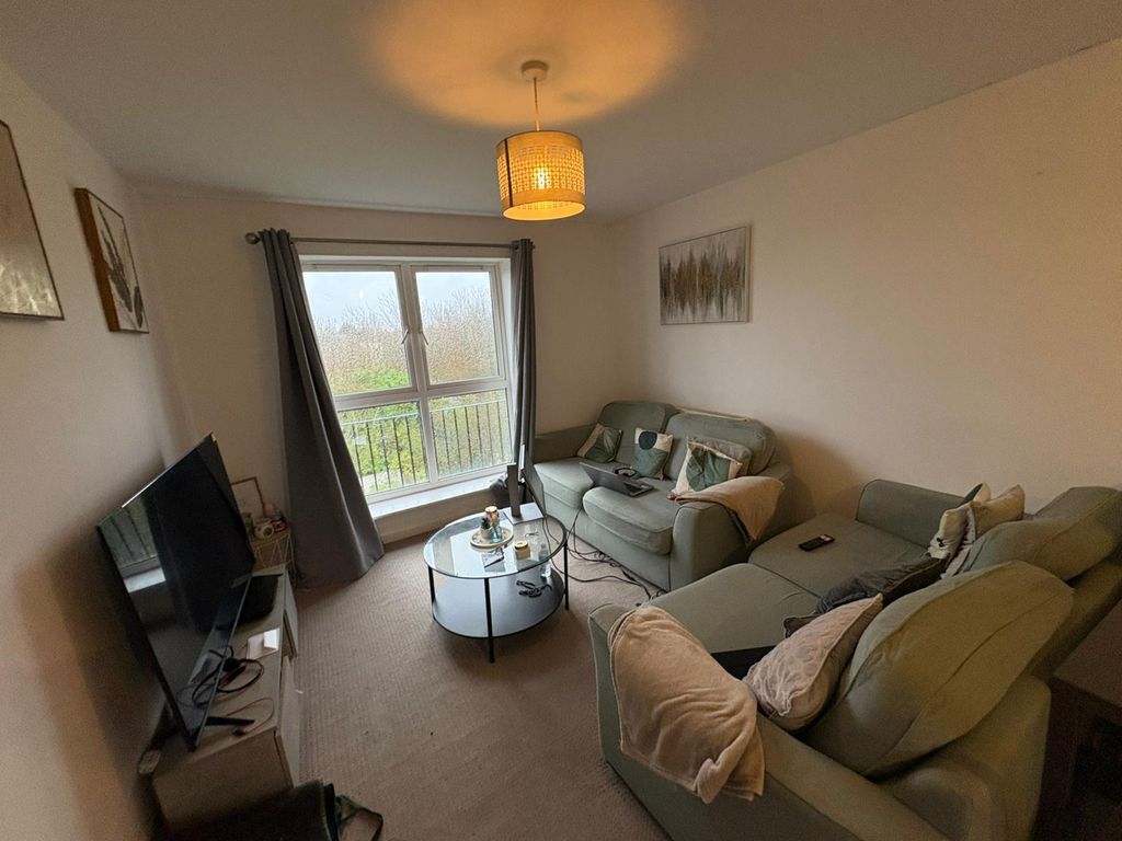 Property photo 3 of 7 Living Room