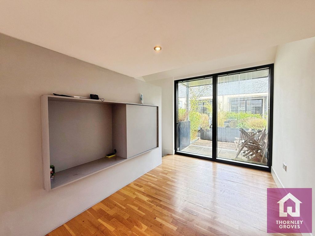 Property photo 2 of 15 Picture No. 25