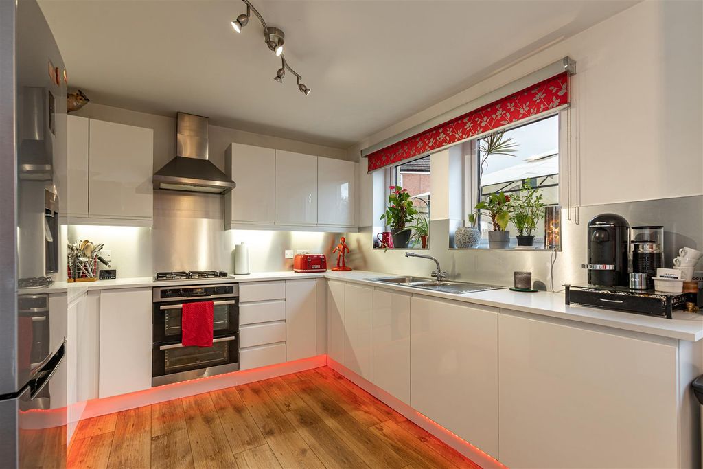 Property photo 3 of 29 54 Kingfisher Grove Galashiels 08.Jpg