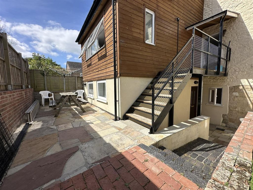 Property photo 1 of 6 Front