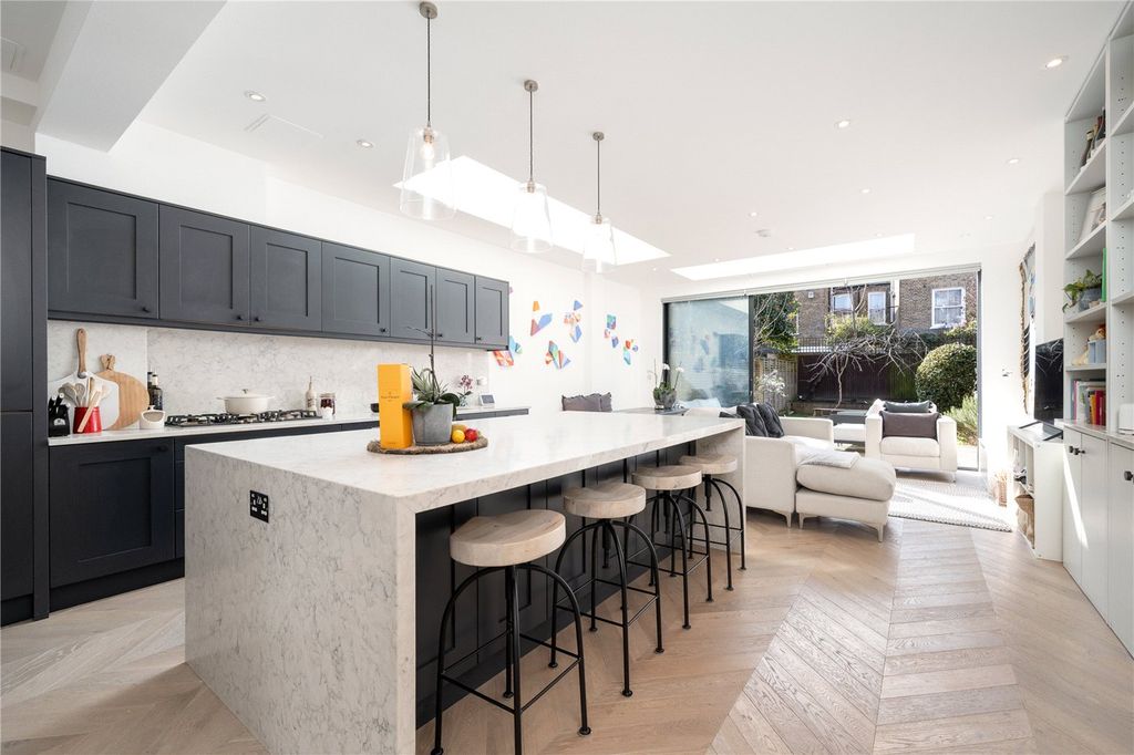 Property photo 2 of 9 Picture No. 04