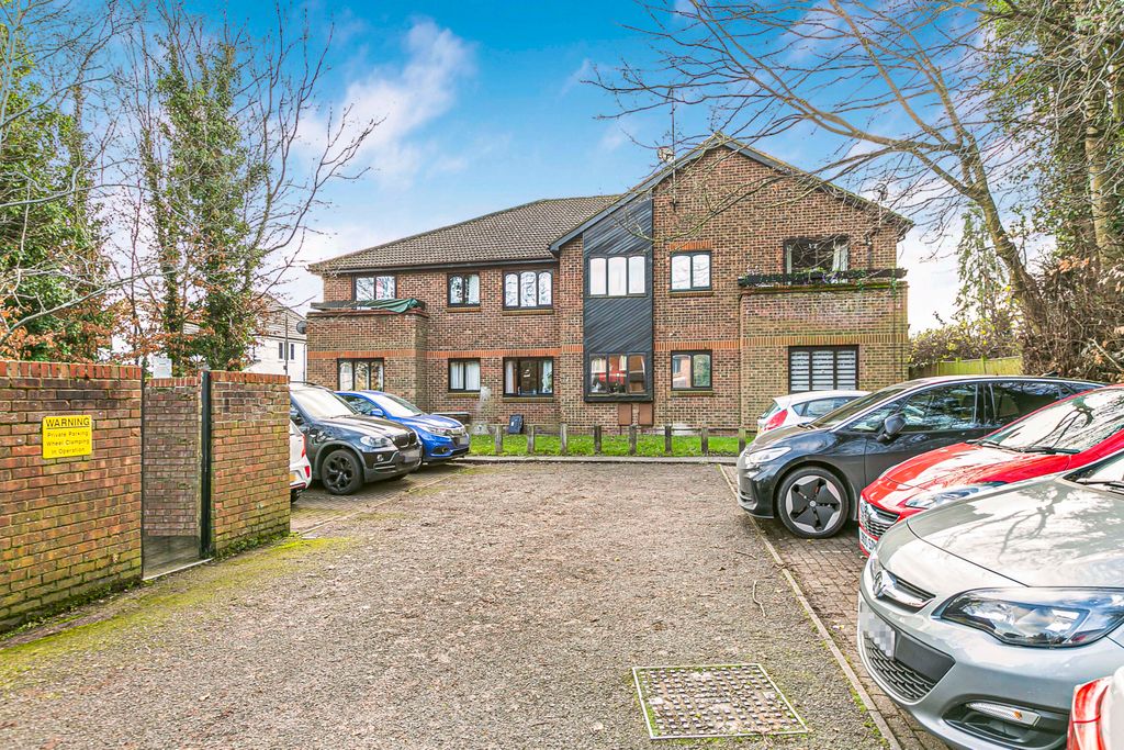 Property photo 1 of 14 External View