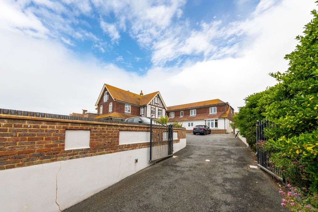 Property photo 1 of 31 5552431