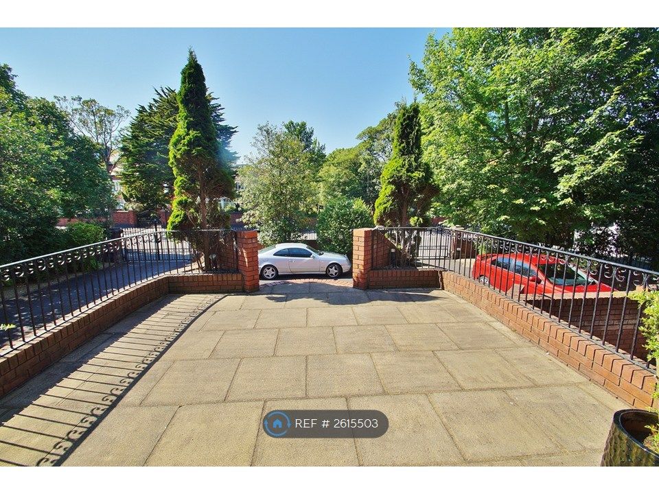 Property photo 3 of 26 Entrance