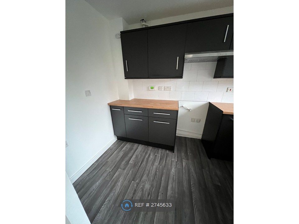 Property photo 3 of 14 Modern Kitchen