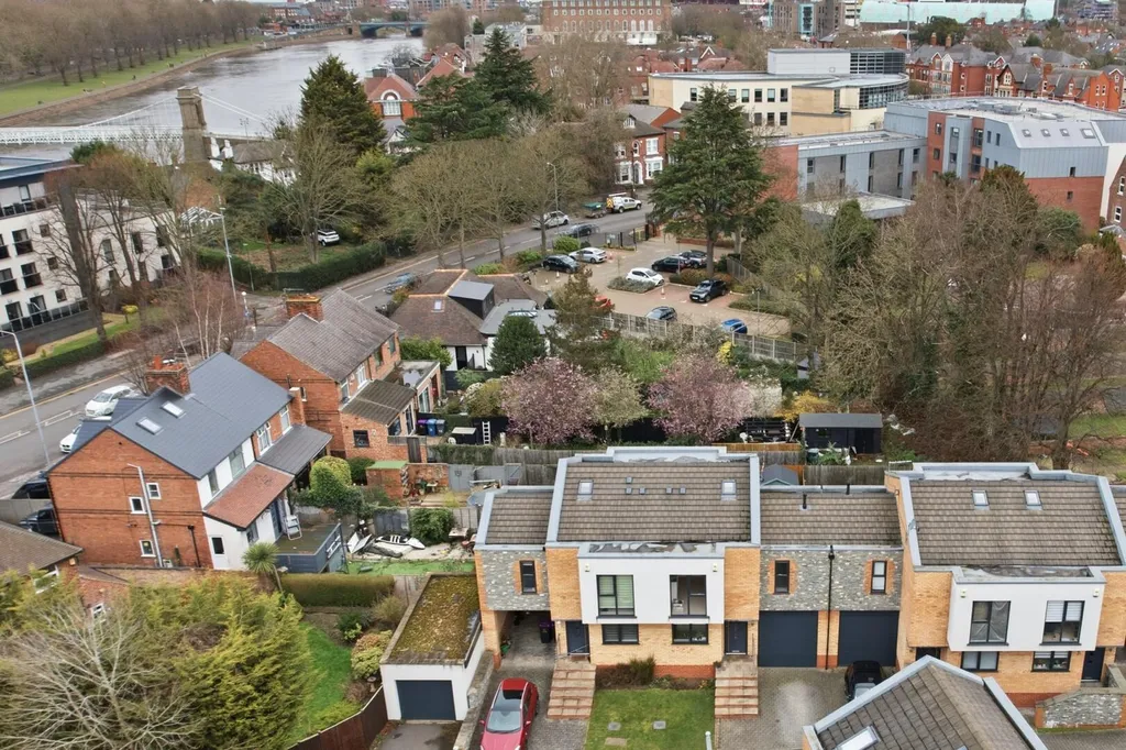 House in Rushcliffe, Compton Acres, Nottinghamshire - More