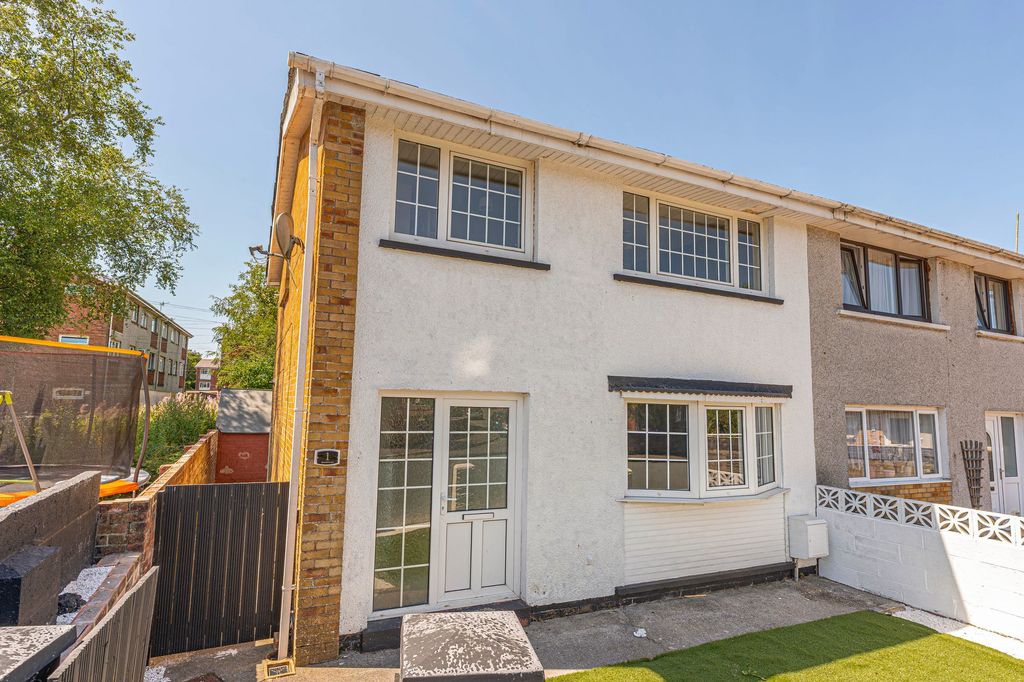 Property photo 1 of 32