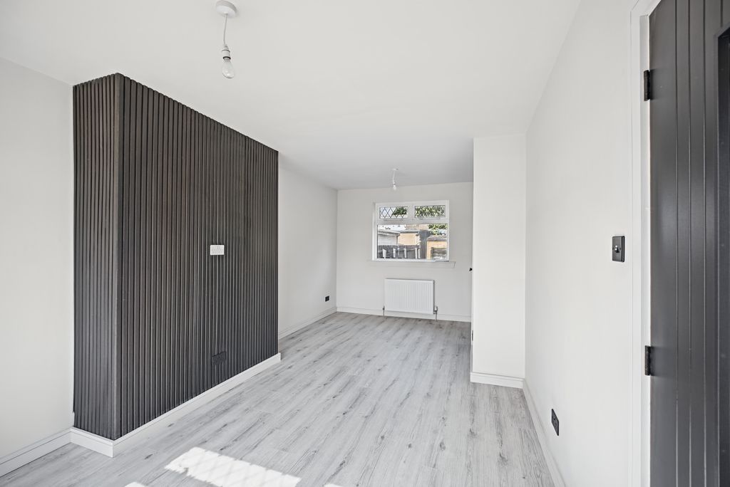 Property photo 2 of 30
