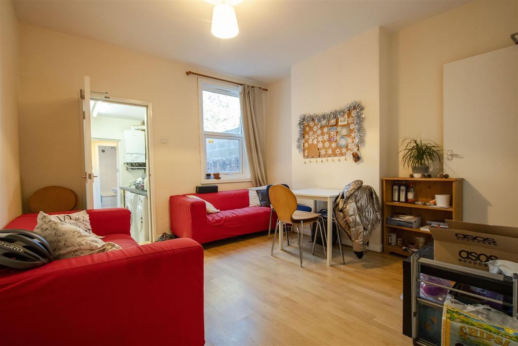 Property photo 2 of 31 Living Room