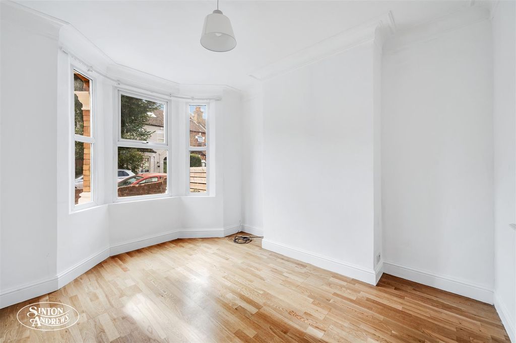 Property photo 2 of 11 8 Chesham Terrace-3.Jpg