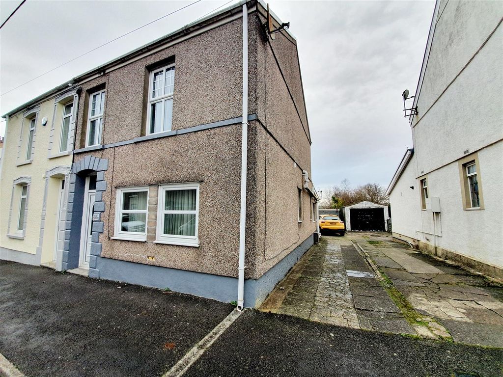 Property photo 1 of 17 Front