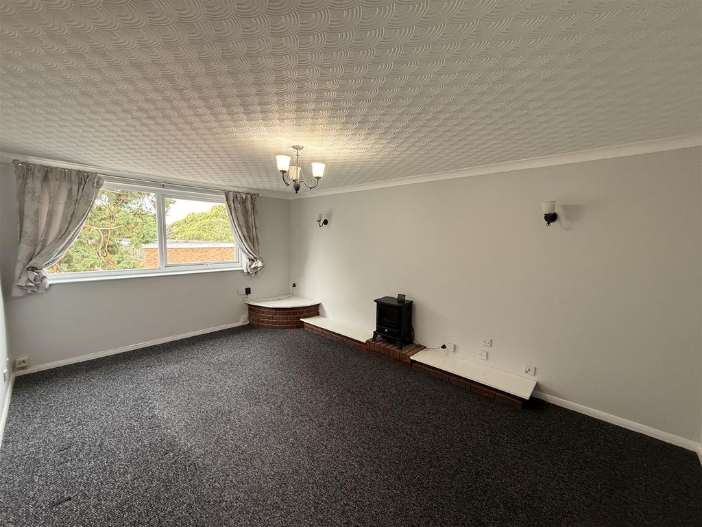 Property photo 2 of 6 Lounge