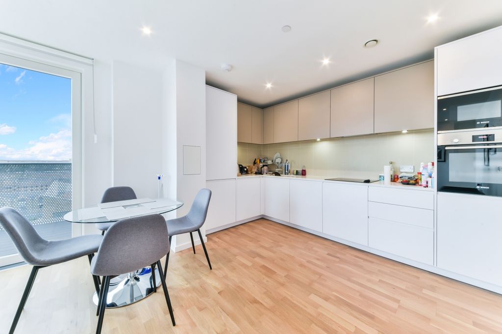 Property photo 3 of 10 Kitchen