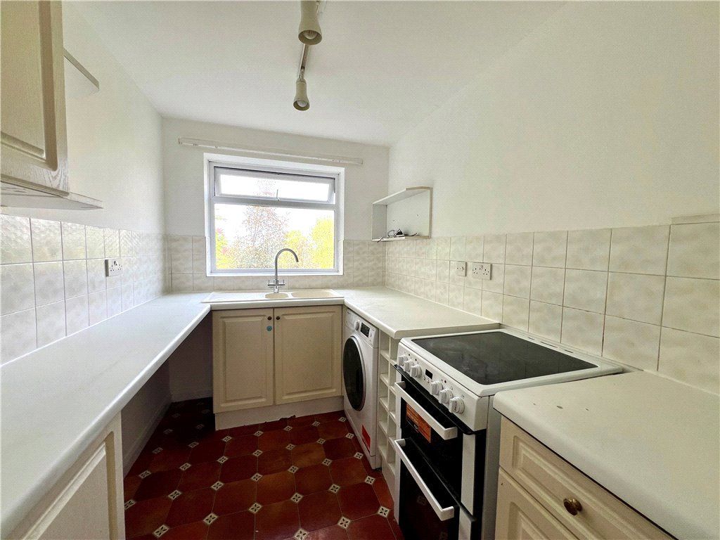 Property photo 3 of 10 Kitchen