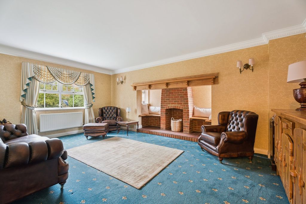 Property photo 2 of 31