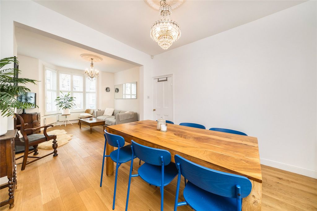 Property photo 3 of 11 Reception