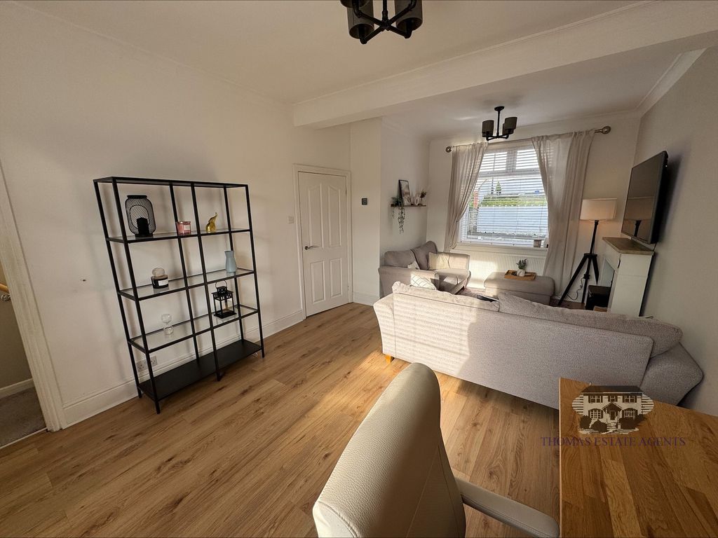 Property photo 3 of 21 Lounge