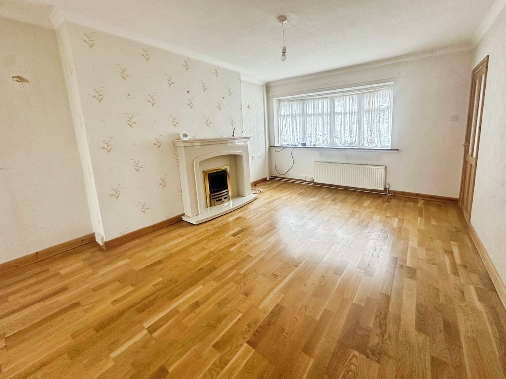 Property photo 2 of 13 Lounge