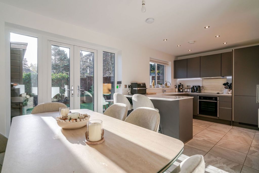 Property photo 2 of 31