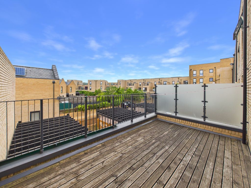 Property photo 3 of 25 Terrace