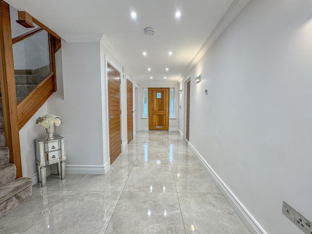 Property photo 2 of 34