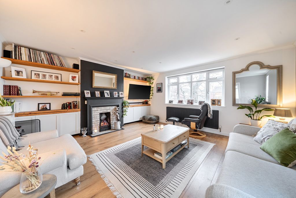 Property photo 2 of 15 1409842-19-698B17...