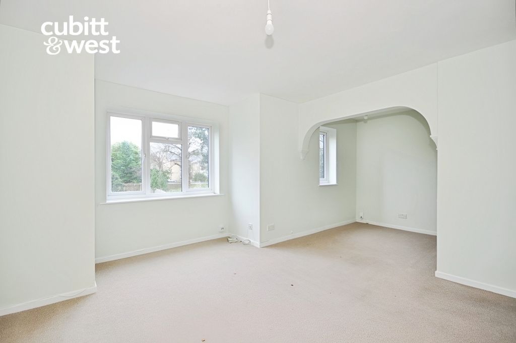 Property photo 3 of 8 Efa82Ac1-2