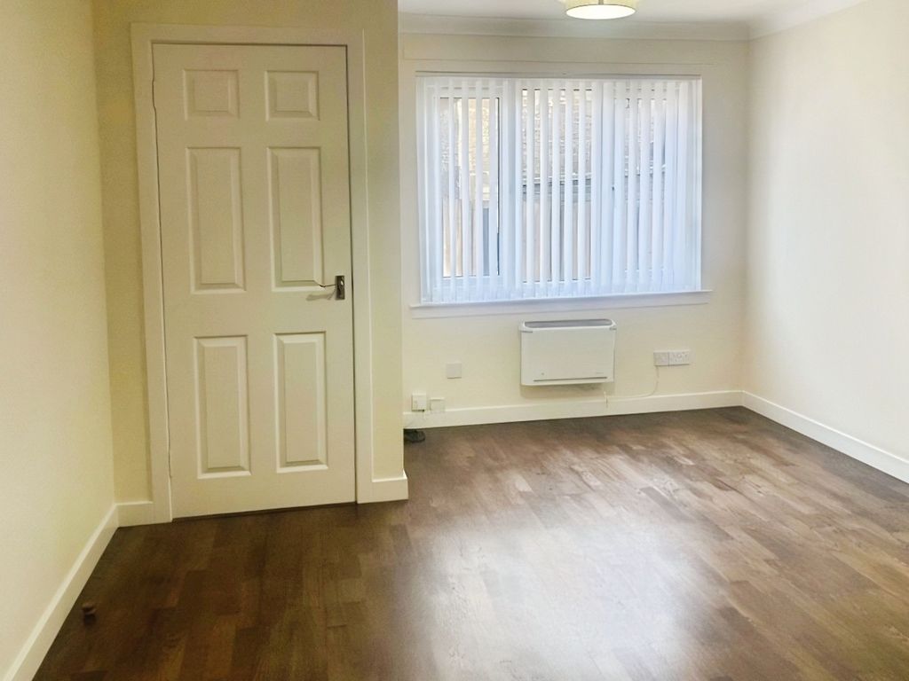 Property photo 3 of 6 Lounge 1
