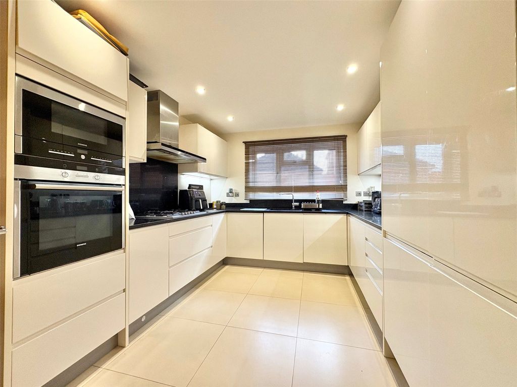 Property photo 3 of 16 Picture No. 27