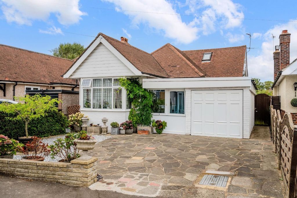Property photo 1 of 14 Meadow Walk