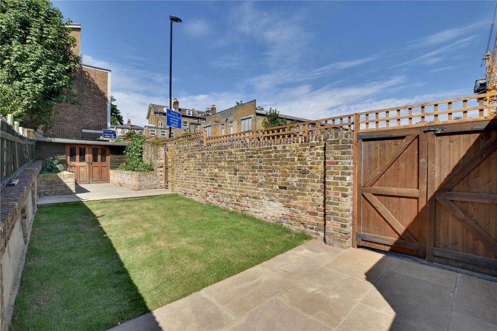 Property photo 3 of 23 Picture No. 15