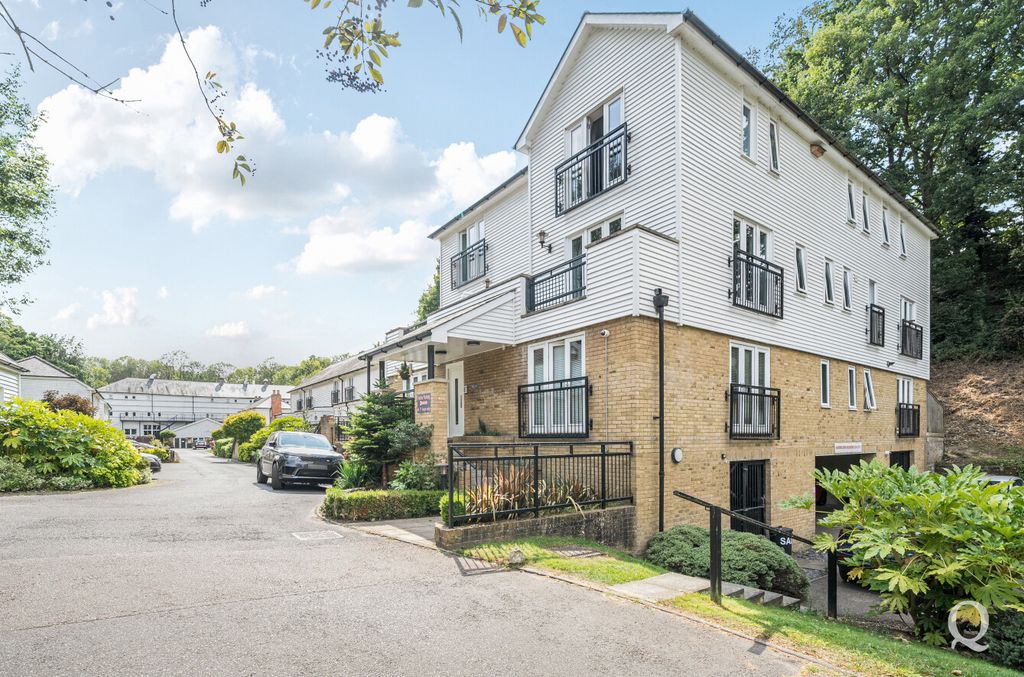 Property photo 1 of 21 Eadd518B-Bfcf-420...