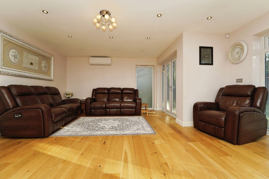 Property photo 2 of 23 Pbox-Img.Jpg