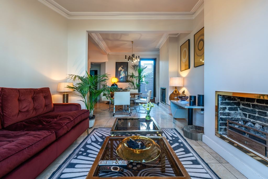 Property photo 2 of 20 107-Purves-Road-12