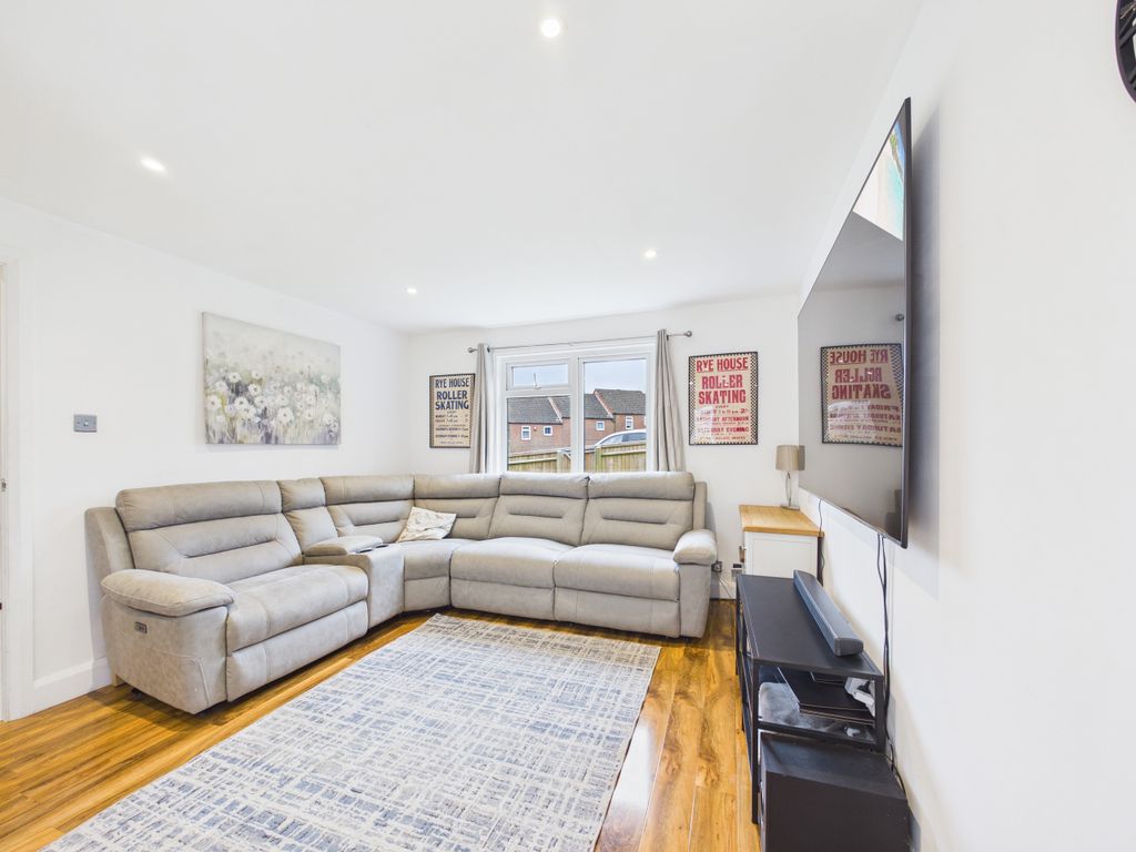 Property photo 2 of 14 Cam01354G0-Pr0686-Still006