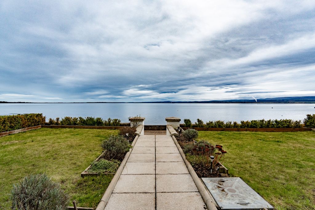 Property photo 2 of 37