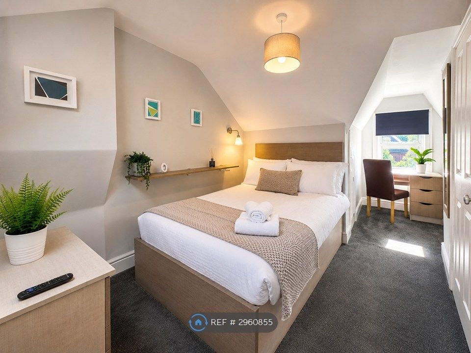 Property photo 1 of 6 Room 6