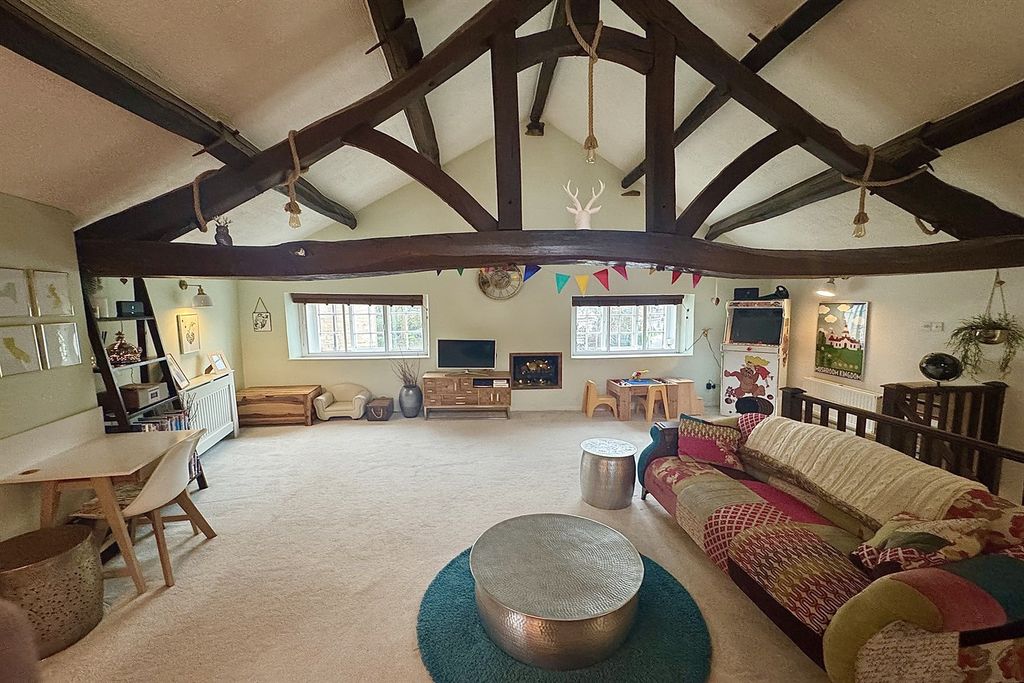 Property photo 3 of 18 Living Room