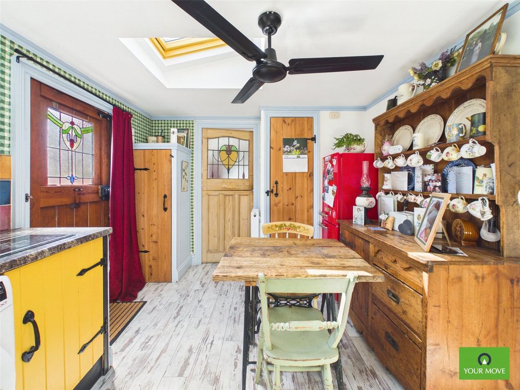 Property photo 3 of 10 Kitchen