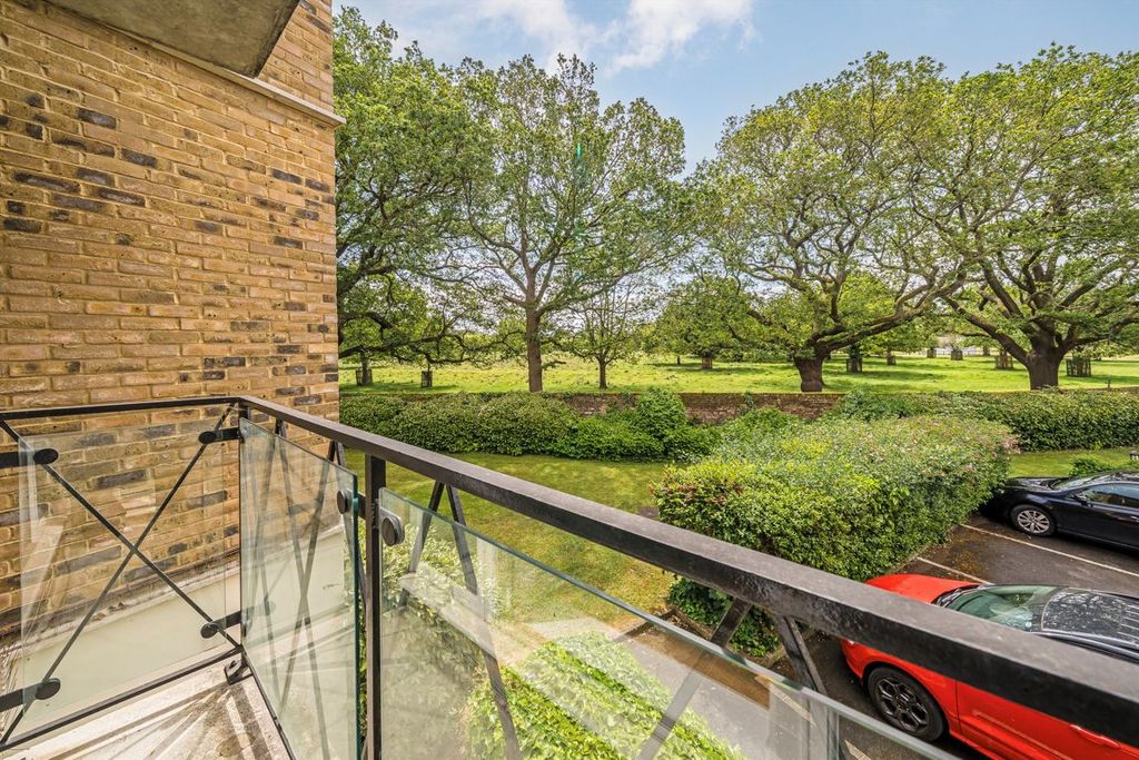 Additional image 7 of 2 bed flat for saleDeerhurst Crescent, Hampton Hill TW12