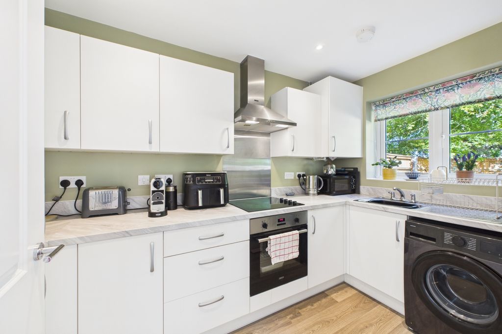 Property photo 3 of 21 Kitchen