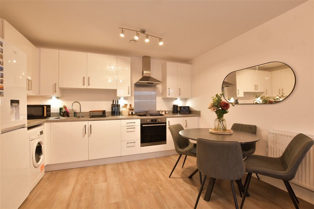 Property photo 2 of 9 Lounge/Kitchen