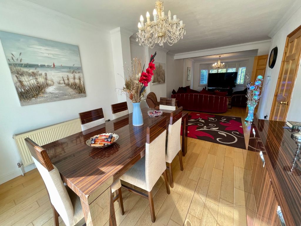 Property photo 2 of 17 4310593