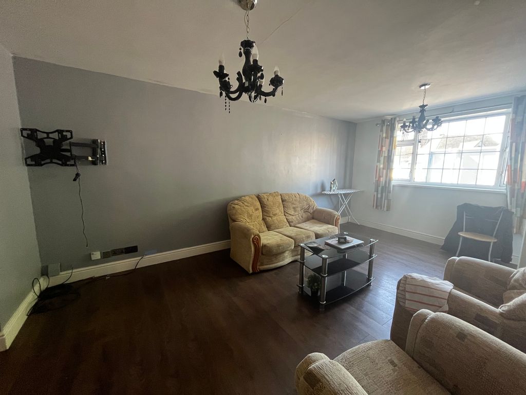 Property photo 2 of 10 Image