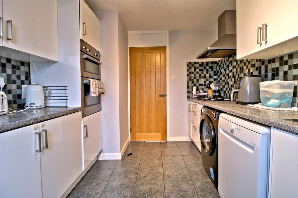 Property photo 2 of 46 Kitchen