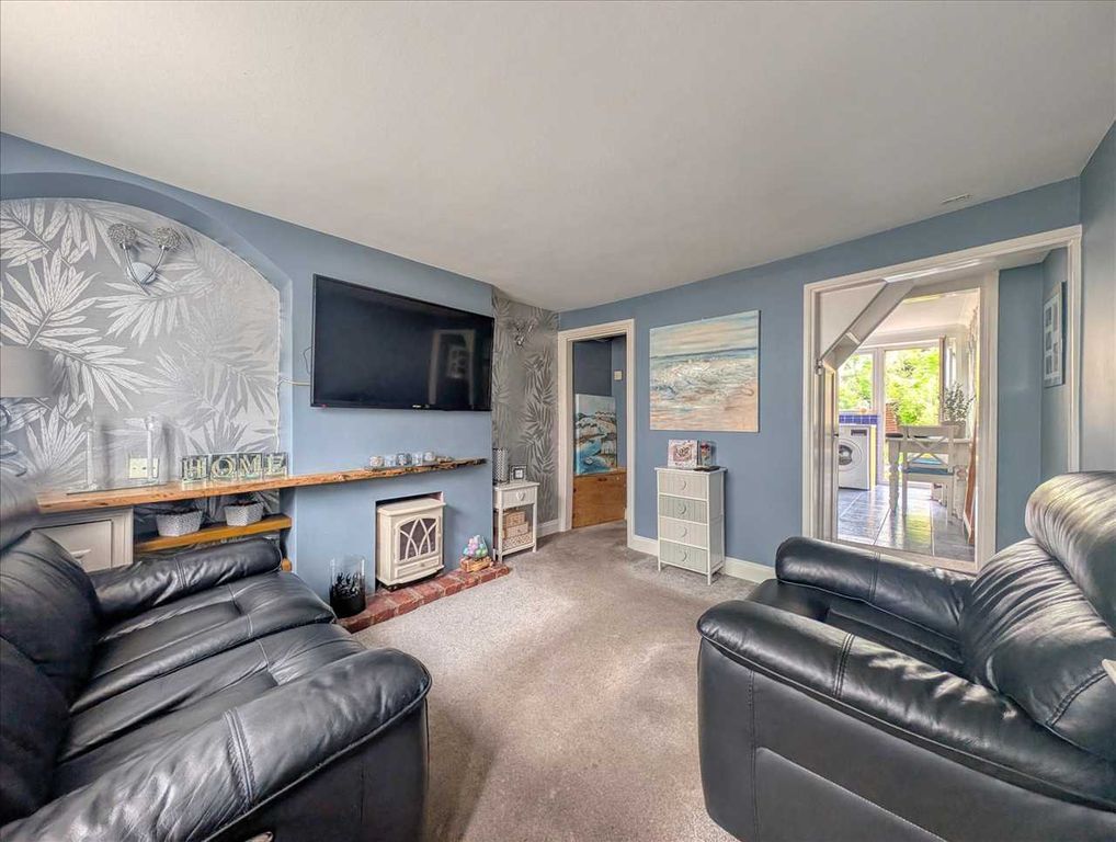 Property photo 3 of 7 Lounge