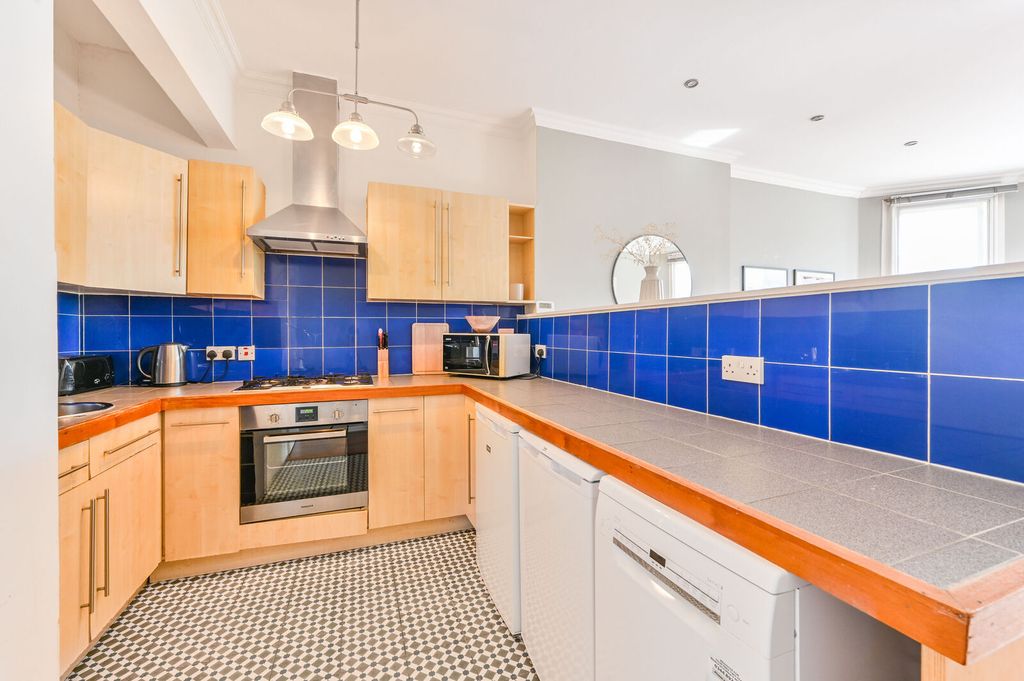 Property photo 3 of 11