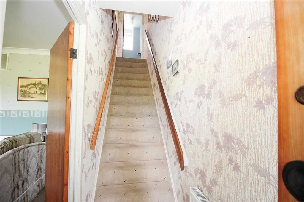 Property photo 2 of 13 Entrance Hall