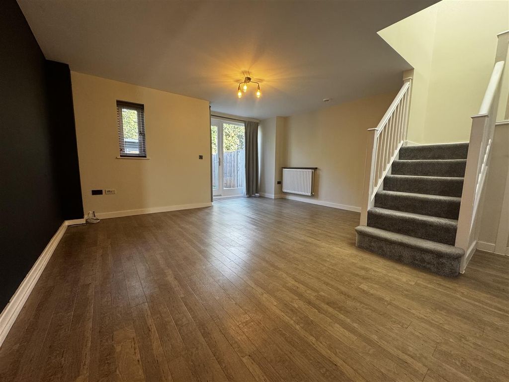 Property photo 2 of 11 Living Room