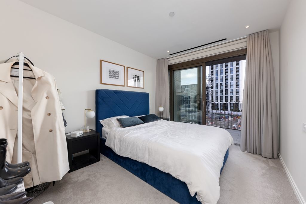 Property photo 3 of 13 Valentine House 6...